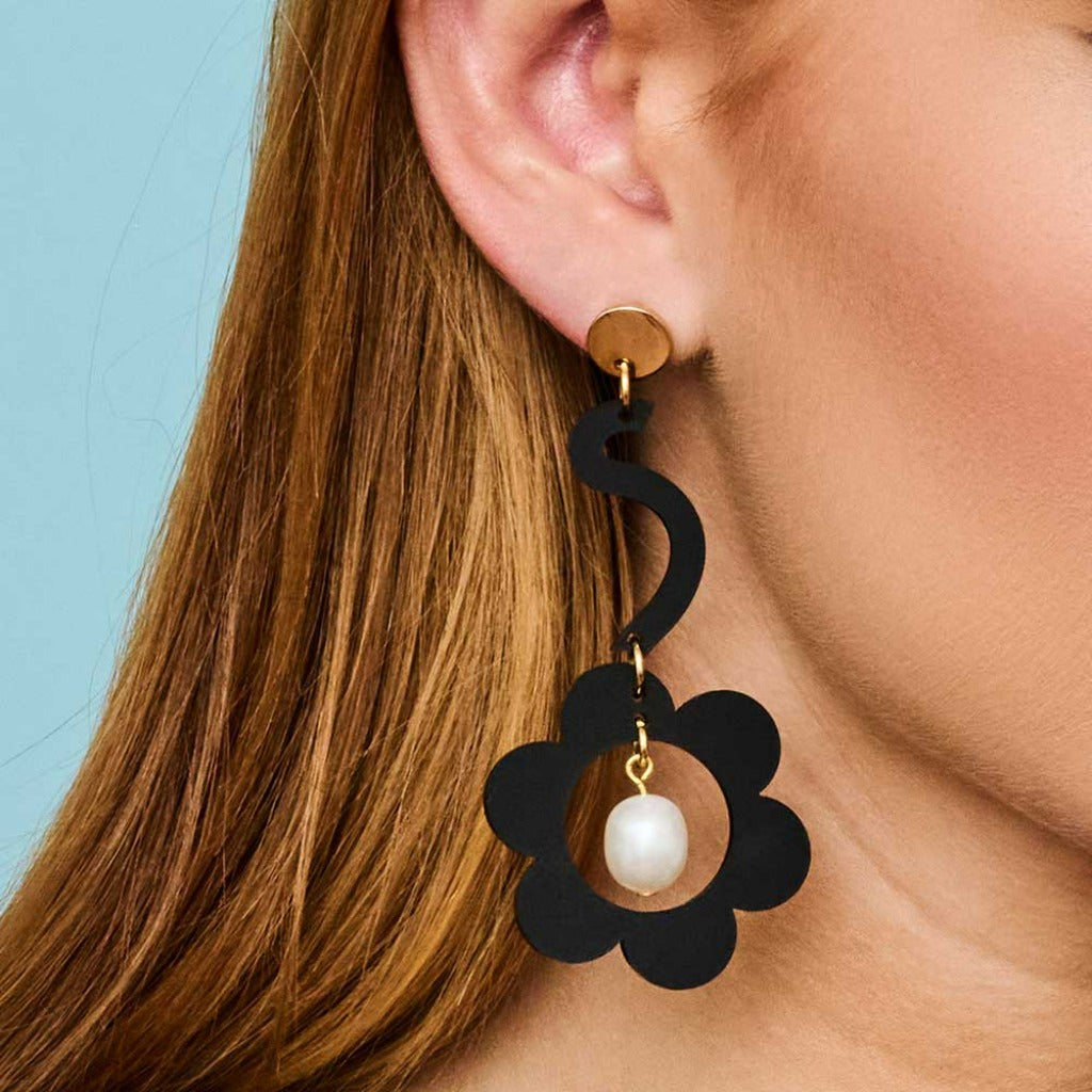 Toolally black and gold with white pearl 60s pearl daisies drop style