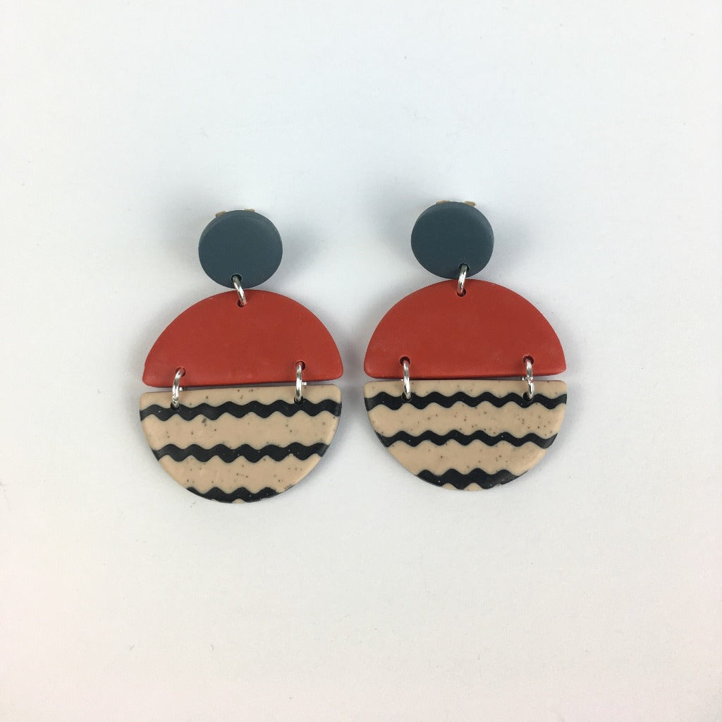 Nadege Honey Jewellery Earrings Moon black/sand, red, grey