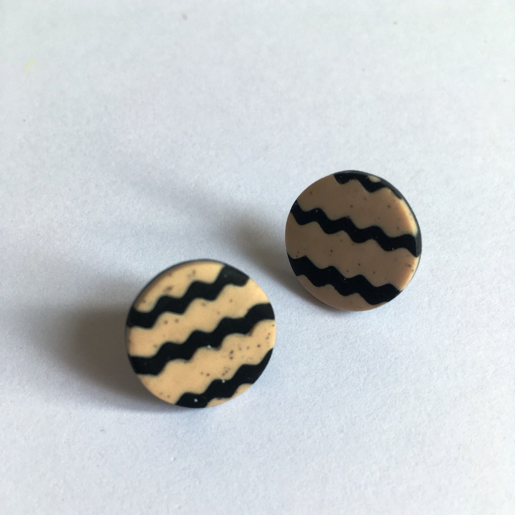 Nadege Honey Jewellery Stud earrings sand and black large