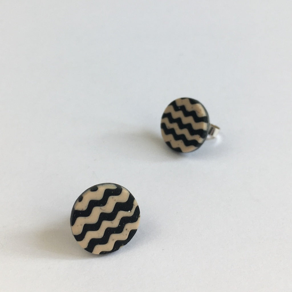 Nadege Honey Jewellery Stud earrings sand and black small