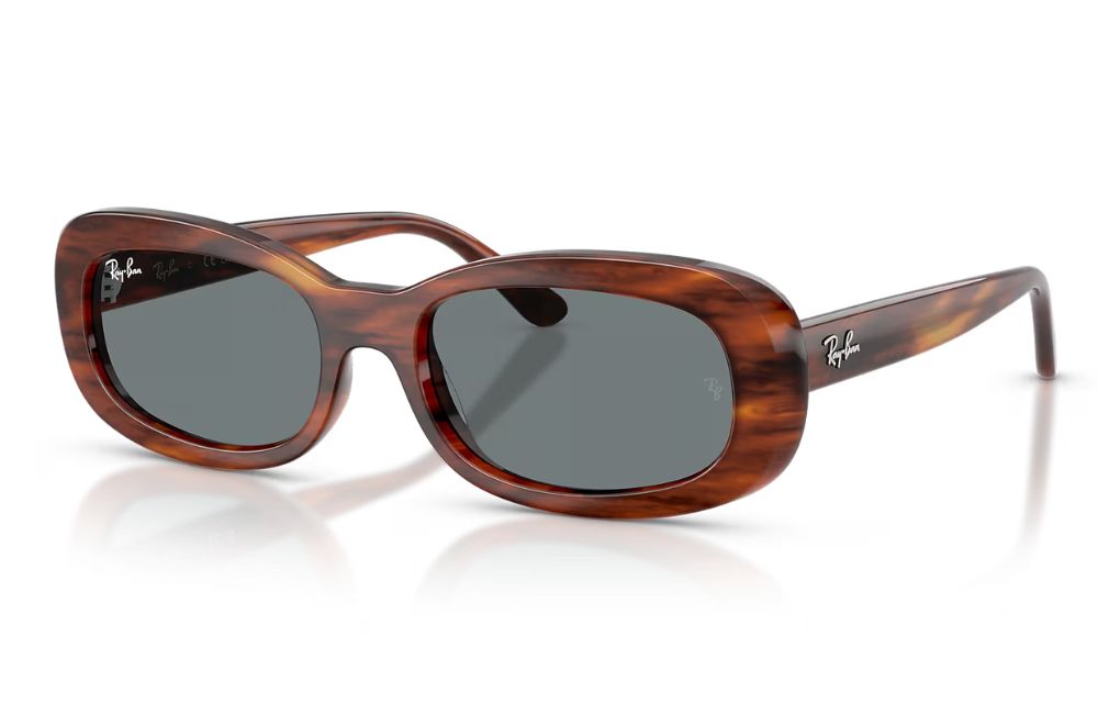 Brown tortoiseshell sunglasses with Ray-Ban logo on a white background