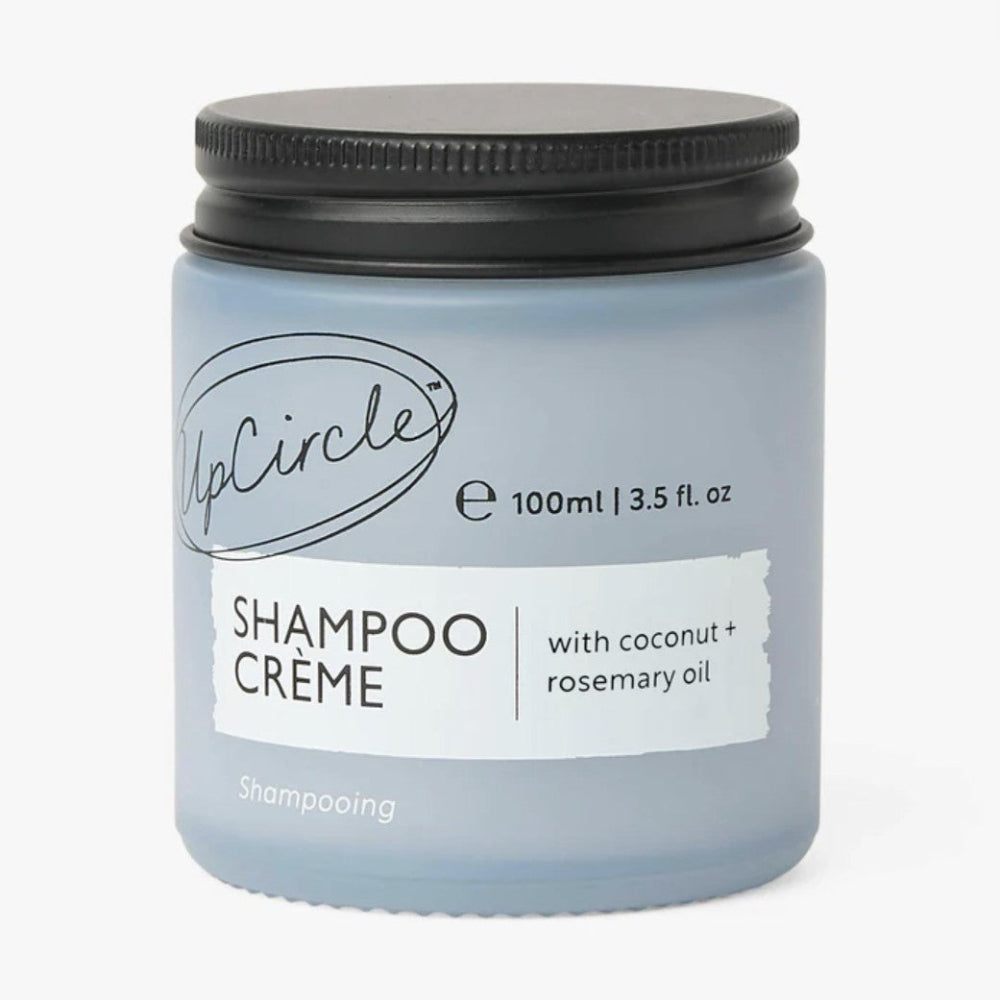 Jar of shampoo crème with a black lid on a white background
