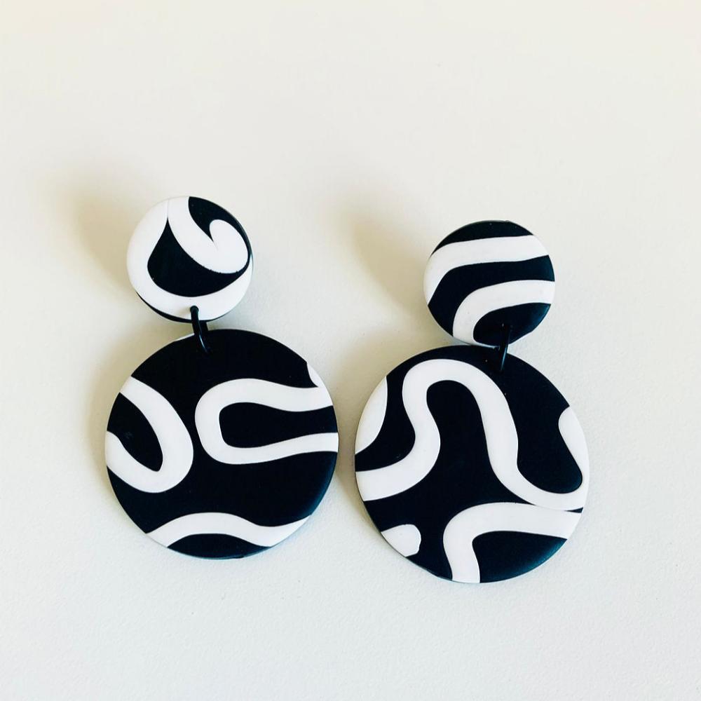 No Shrinking Violet - Songlines Large Earrings black